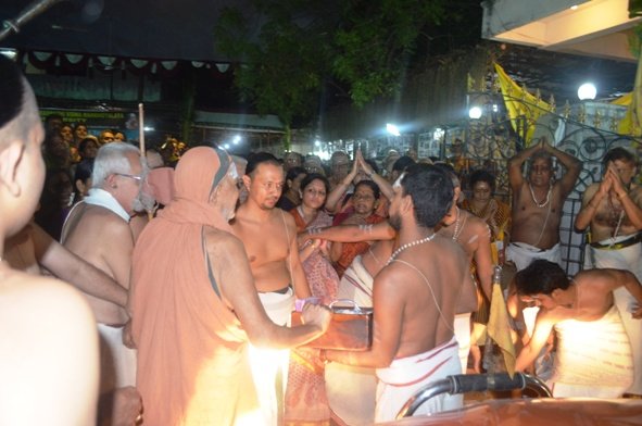 HH Pujyashri Acharya Swamijis arrive at Chennai RA Puram Camp